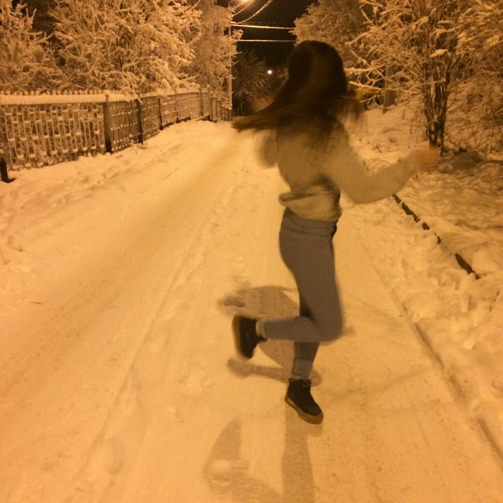 по снегу