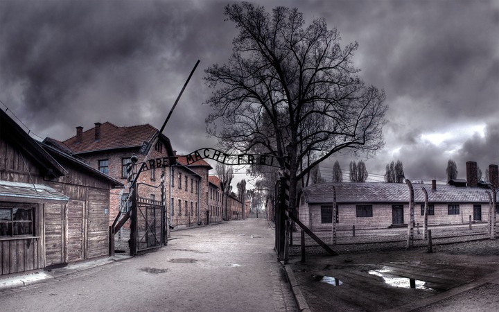 AUSCHWITZ