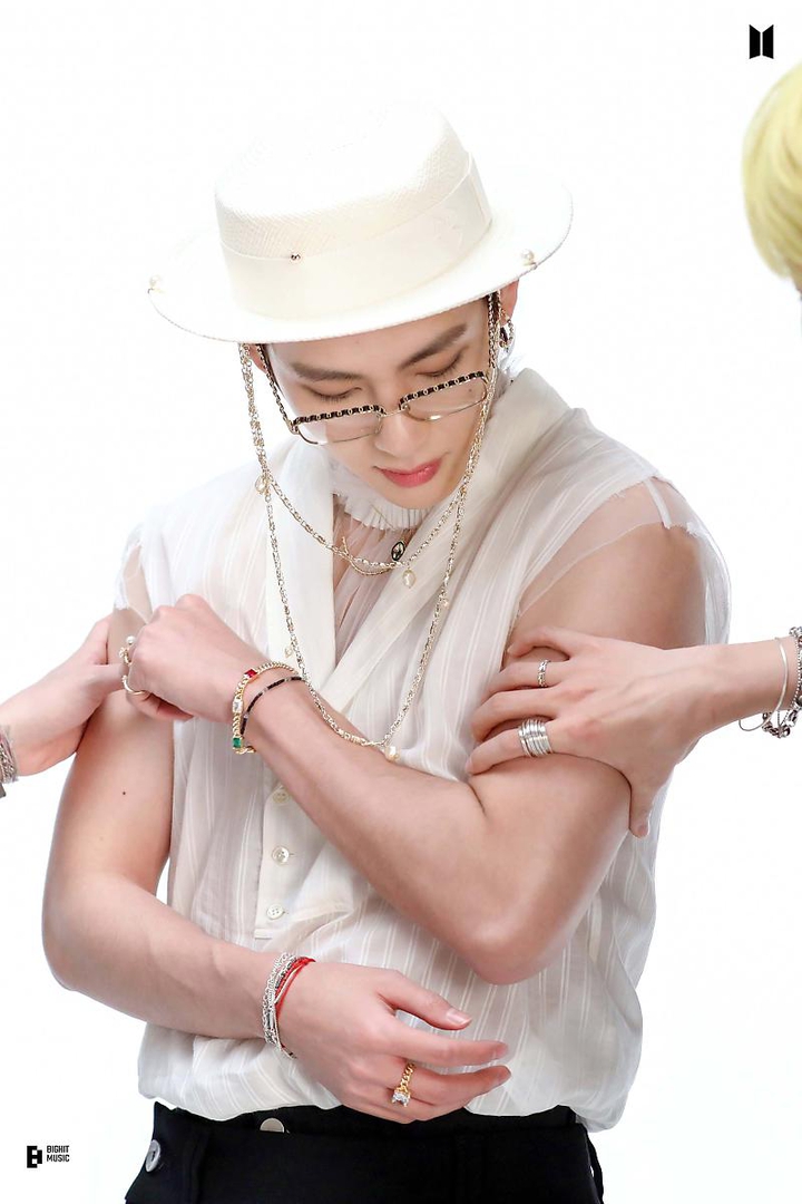 BTS V
