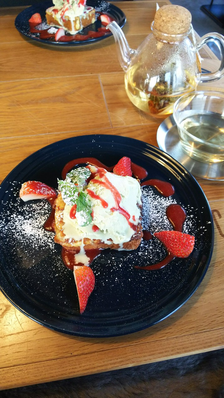french toast with strawberry