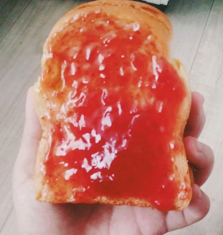 딸기잼 식빵