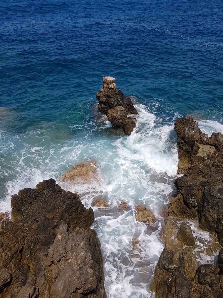 Sea and stones