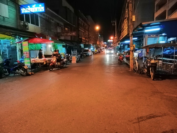 ข้างตลาดสดสุราษ