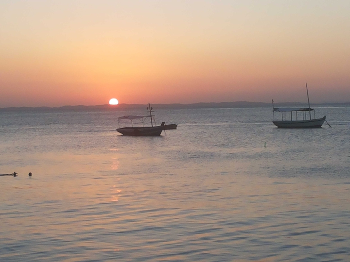 por do sol de  dia perfeito
