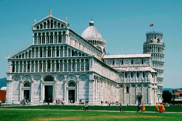 Leaning tower