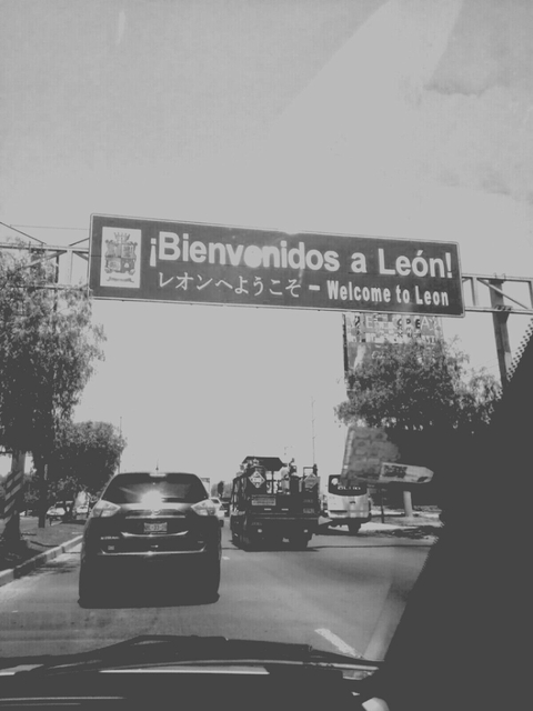 León