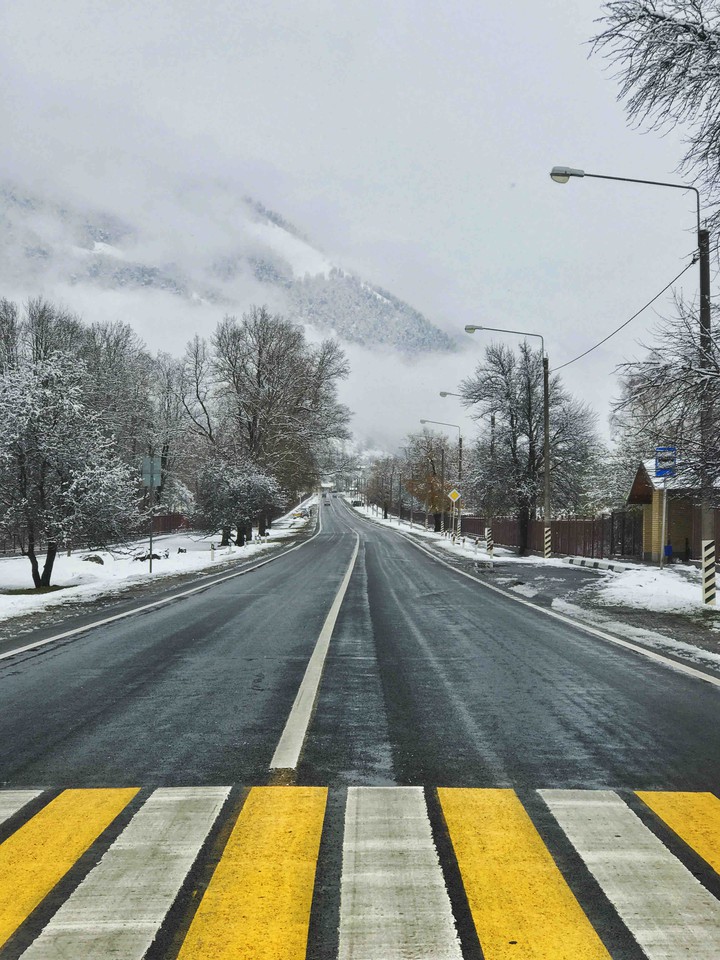 road to the mountains