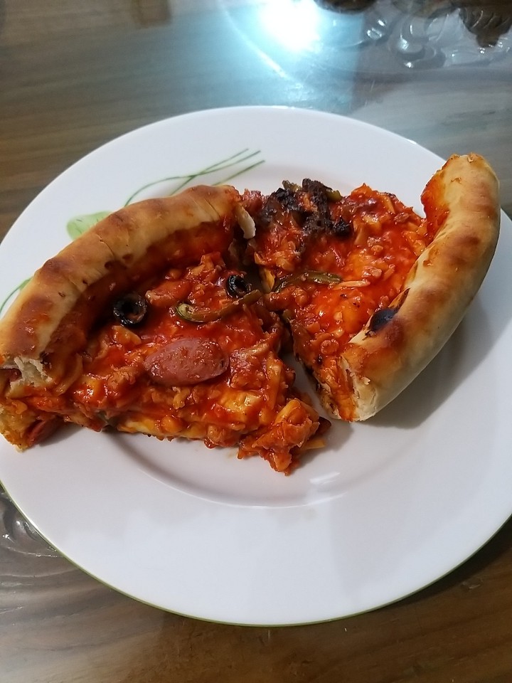 deep dish pizza