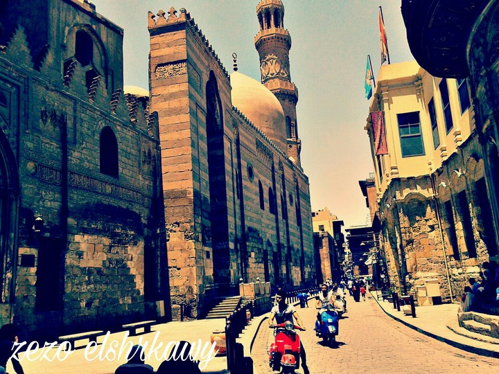 al mu'izz street