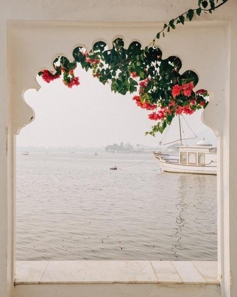 море