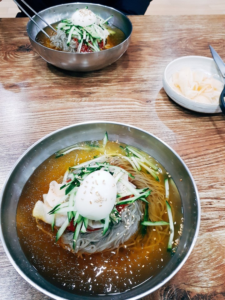 밀면 wheat noodles