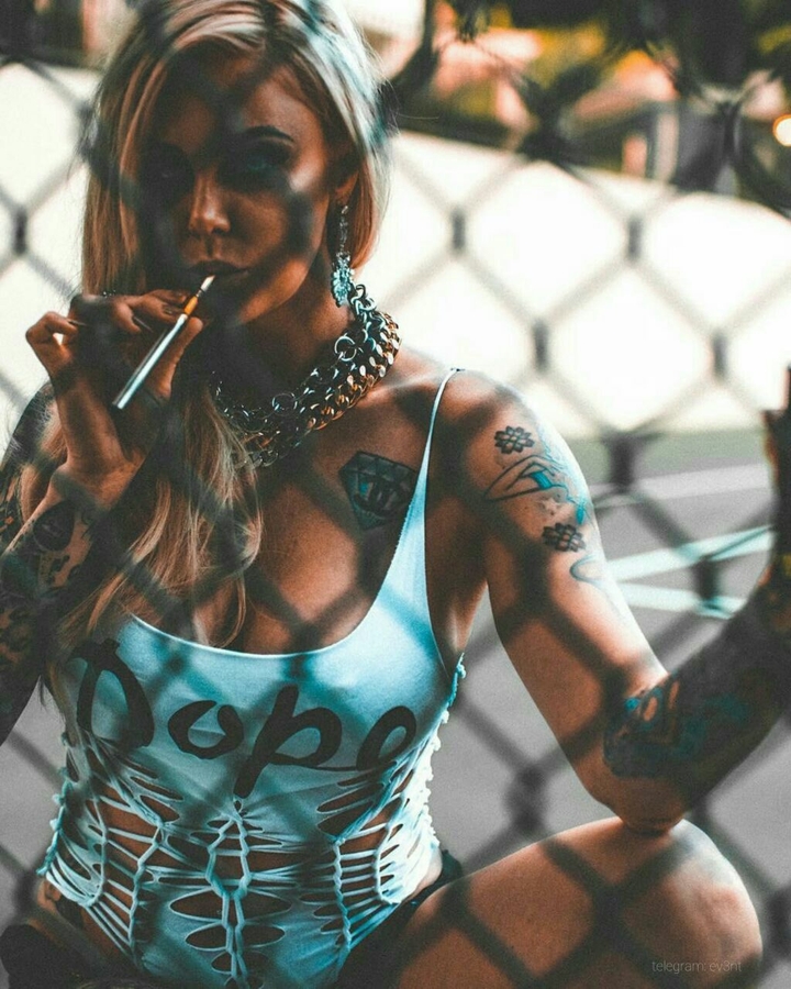 Smoke girl