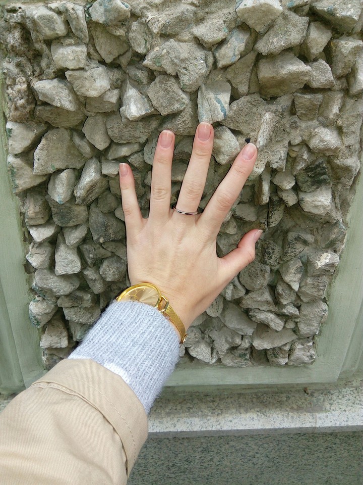 камни