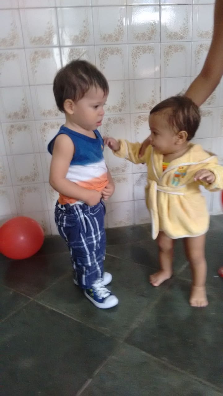 mi hijo Gabriel y una amiguita