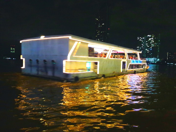 Boat in the JAOPHRAYA RIVER