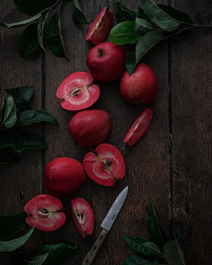 Red apple