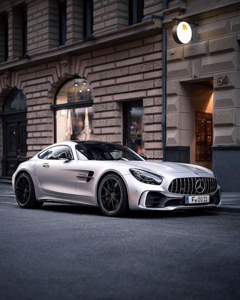 Mercedes Benz AMG GT R