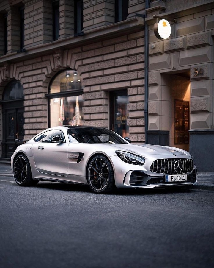 Mercedes Benz AMG GT R