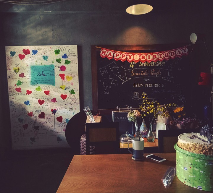 birthday in a coffee shop