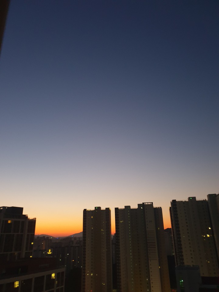 sunrise ? in city ✨