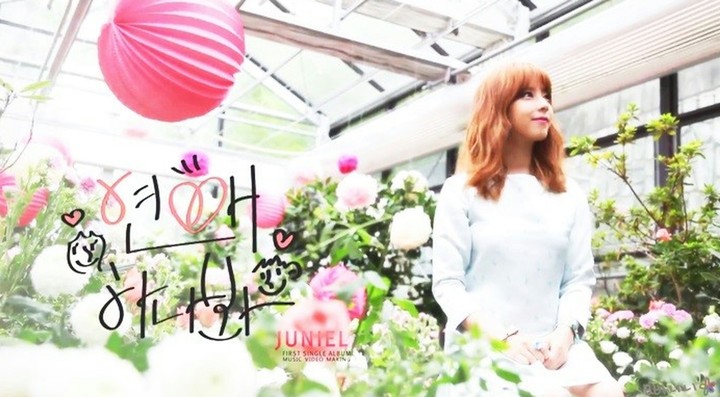 Juniel I think I'm in love wallpaper