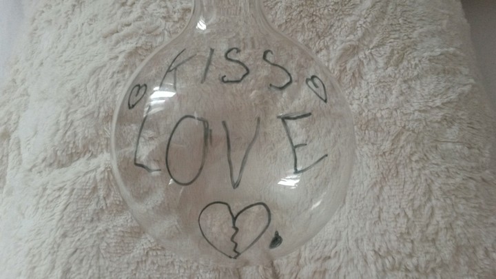 kiss love