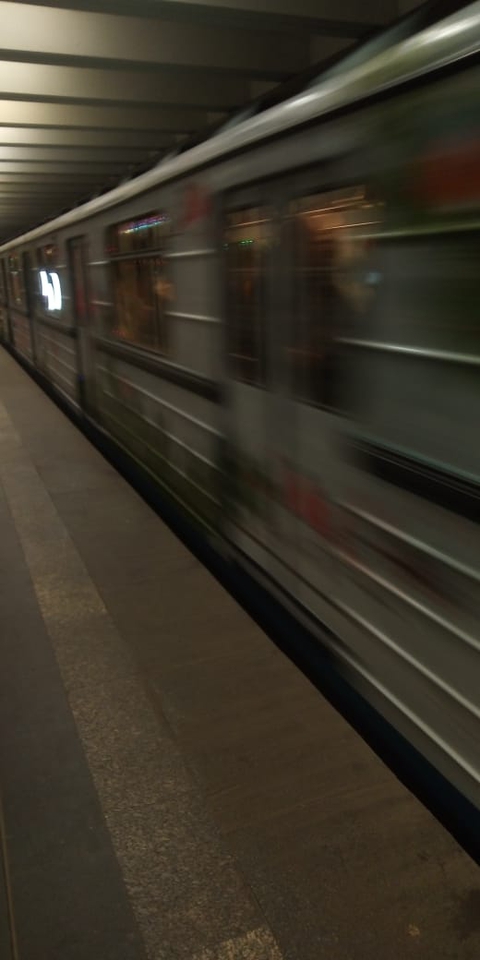в метро