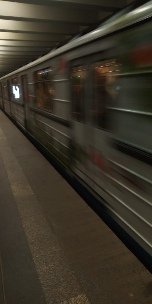 в метро