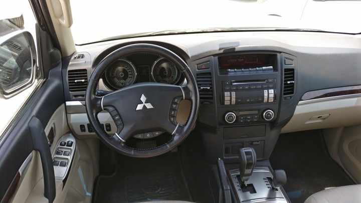 Mitsubishi Pajero interior
