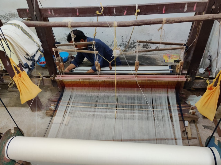 Its how silk sarees are weaved.