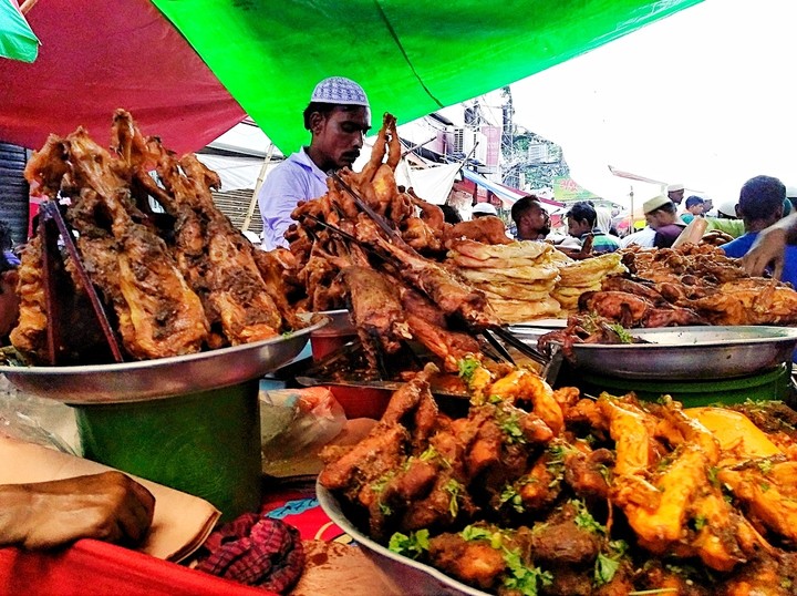 পুরান ঢাকার ইফতার বাজার