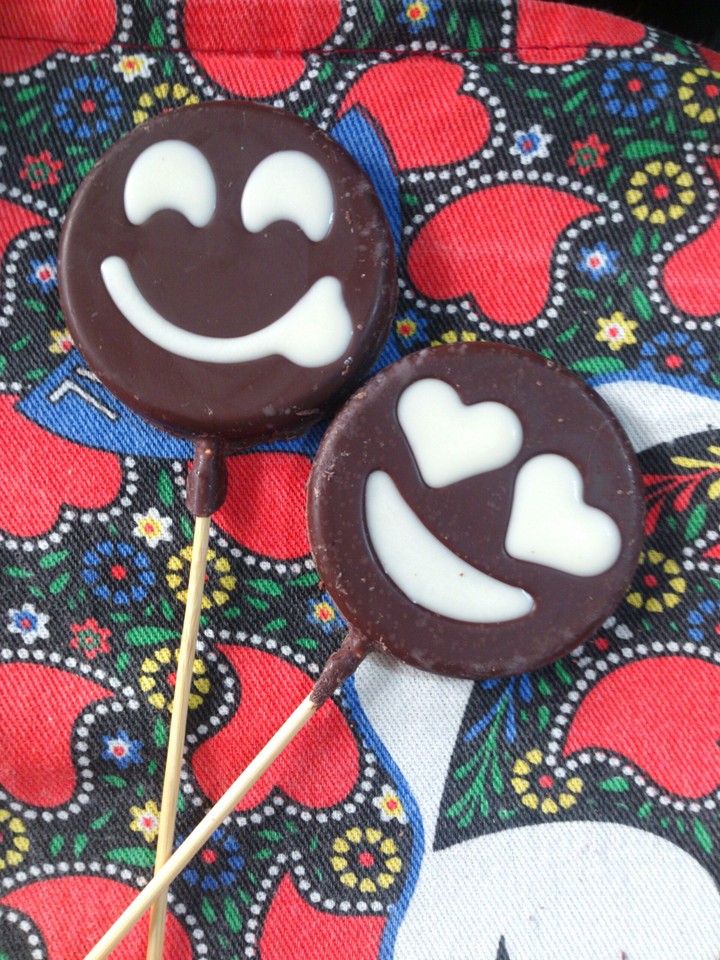 emoji chocolate