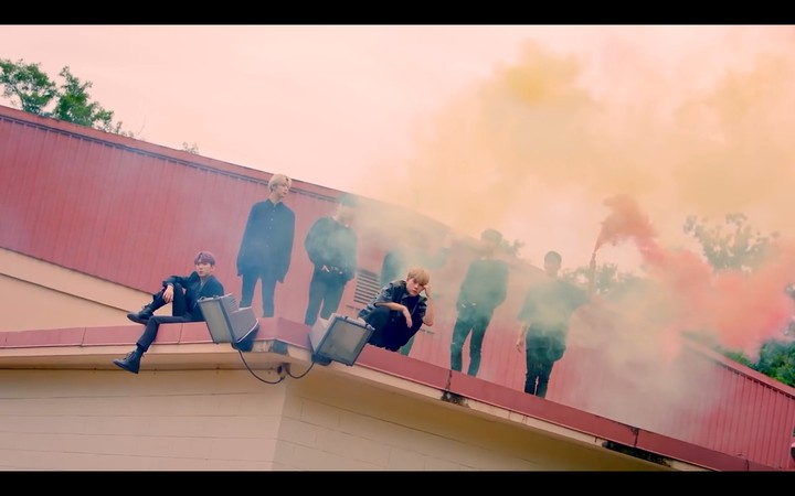 MONSTA X(몬스타엑스) - 'LIVIN' IT UP'