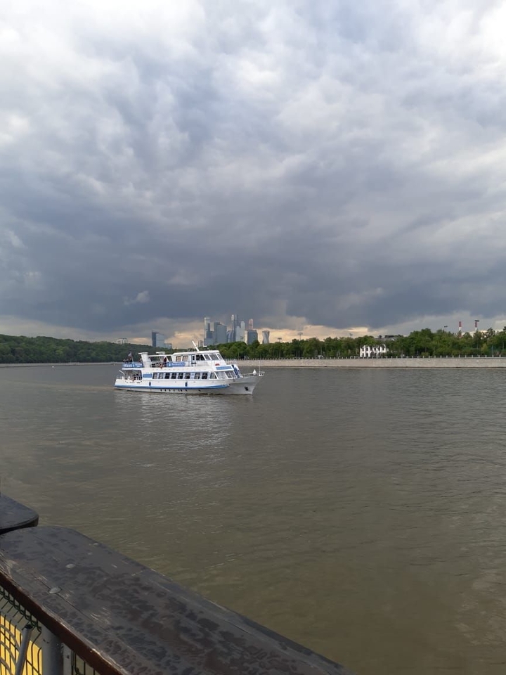 Речная прогулка