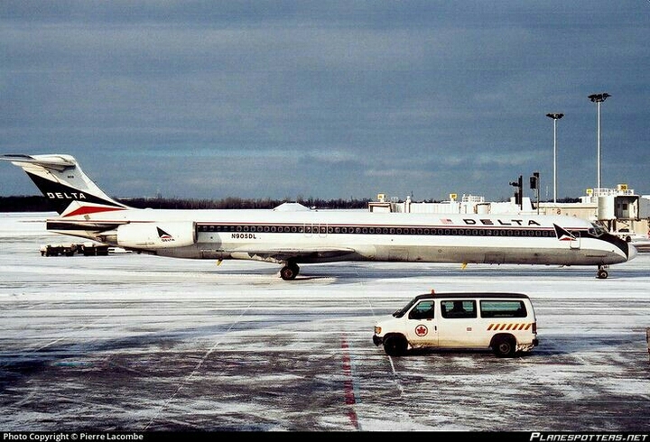 MD83
