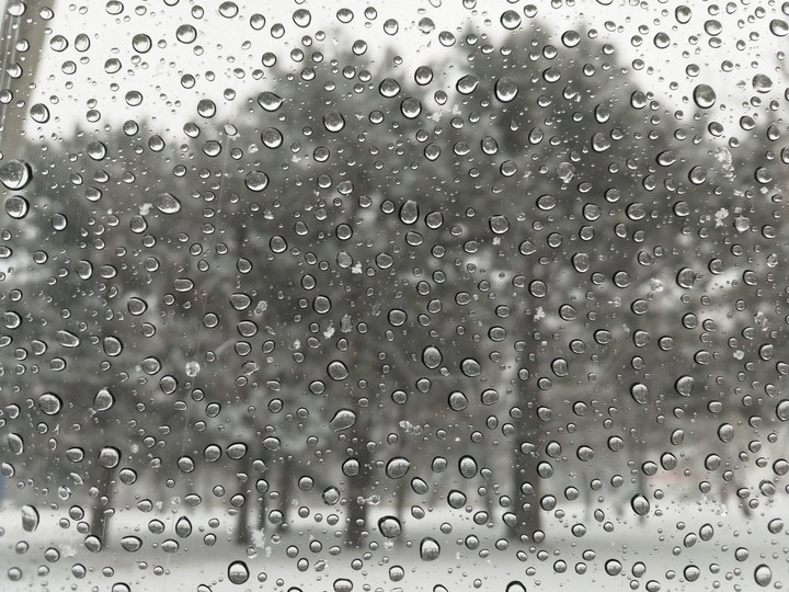 снег