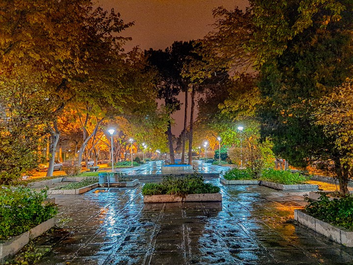 rainy night Hasht-Behesht Boulvar/isfahan/iran