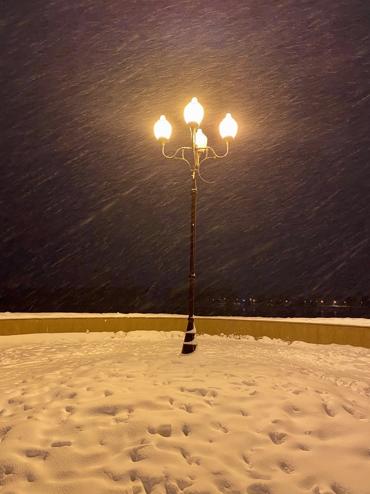 снег