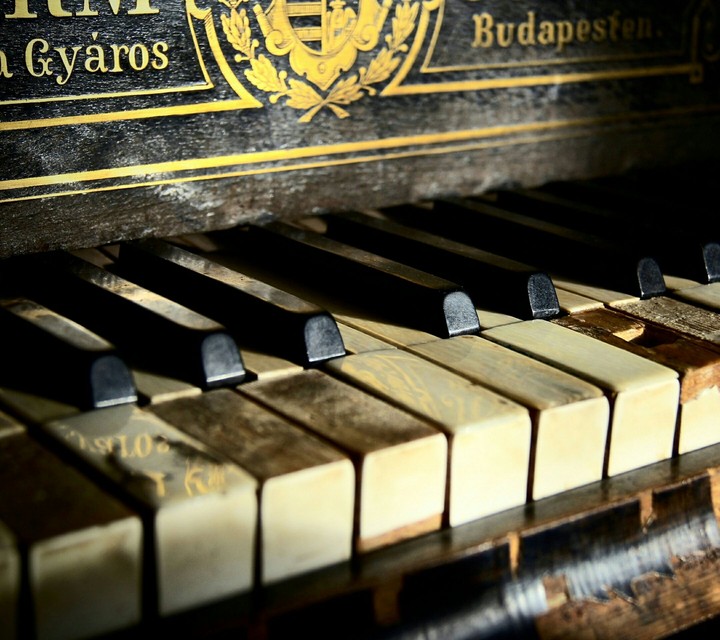 Old piano