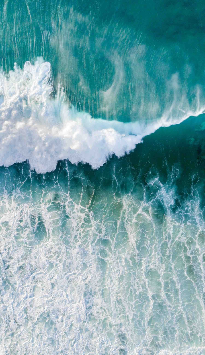 Light blue like sea .