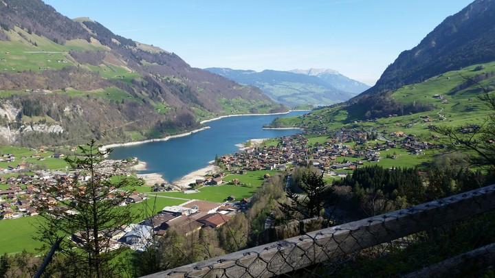 Lungeresee bei blauem Himmel