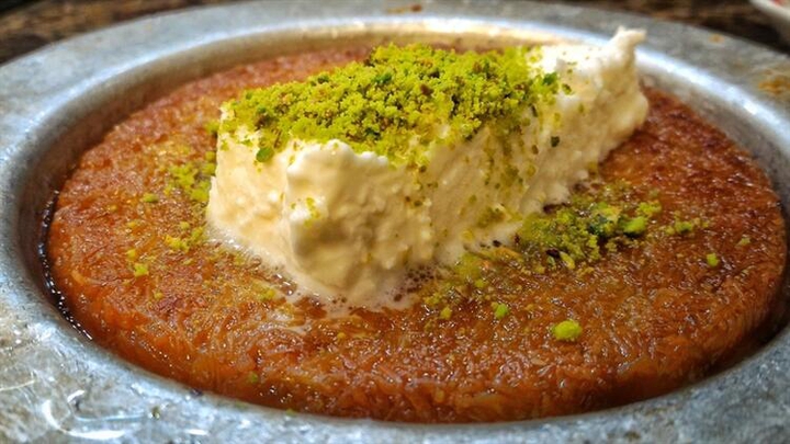 this is künefe sweet and vanilla Eis cream