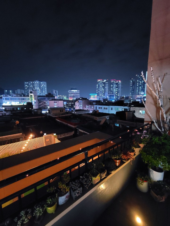 엄청 이쁜 야경과 루프탑 카페 /The beautiful night view and rooftop cafe.