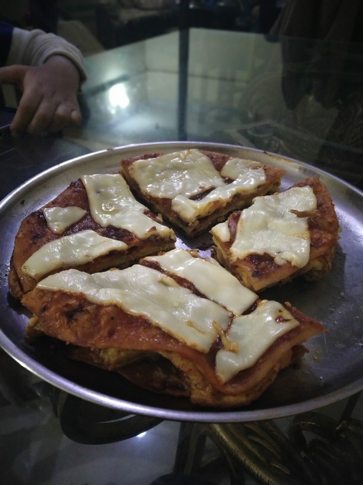 Special egg pizza