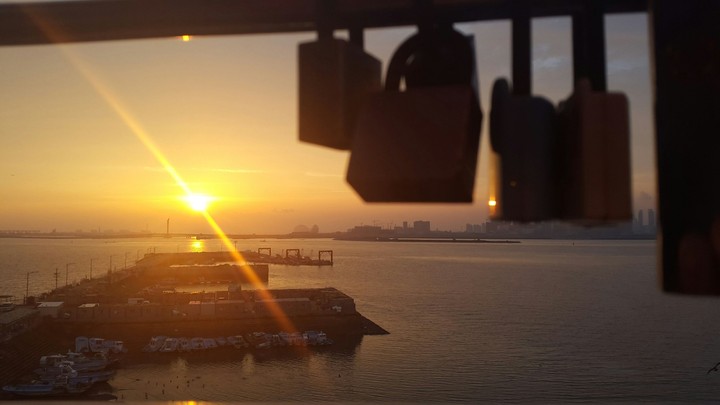 sunset at oi island