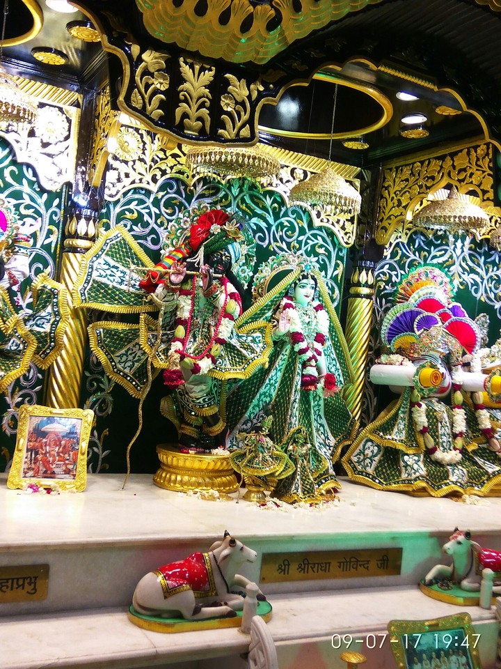 Radha krishna beautiful pic Iskon temple.