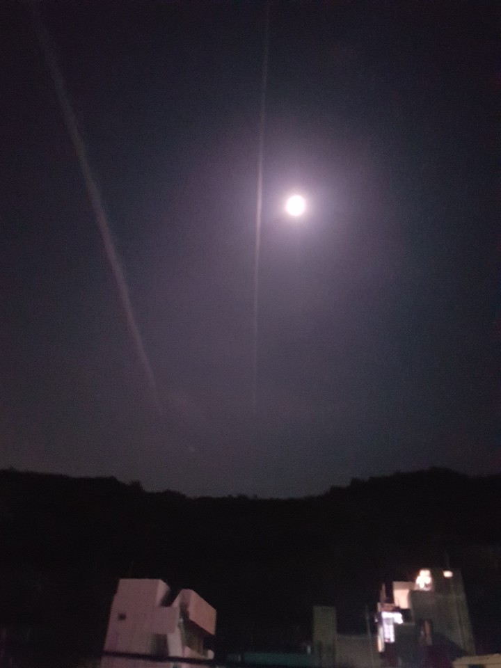 moon  &  aeroplanes lines