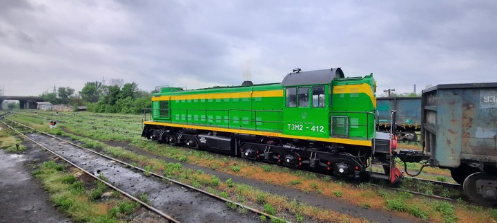 412