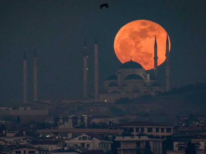 blood moon above Turkey