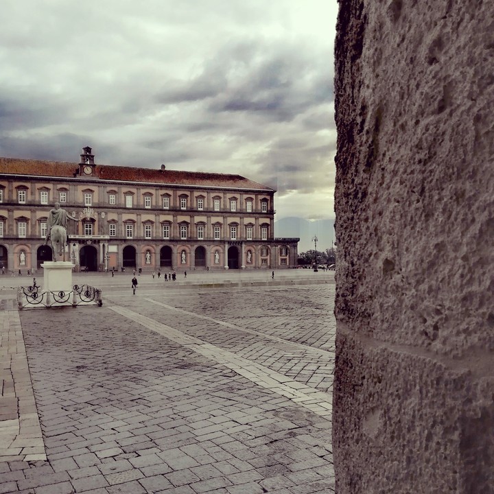 Sfumature di grigio.. #naples #grey